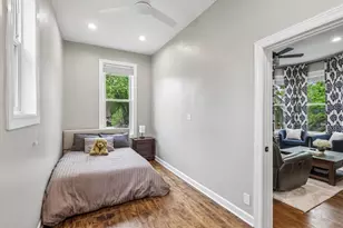 2105 W Barry Ave, Chicago, IL 60618 - Photo 16