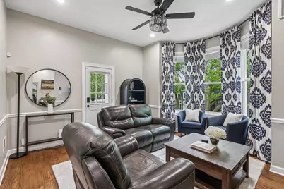 2105 W Barry Avenue #2, Chicago, IL 60618 - Photo 2