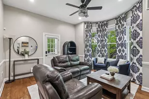 2105 W Barry Ave, Chicago, IL 60618 - Photo 2