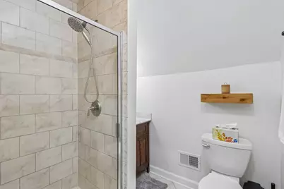 2105 W Barry Avenue #2, Chicago, IL 60618 - Photo 12