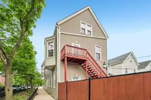 2105 W Barry Ave, Chicago, IL 60618 - Photo 26