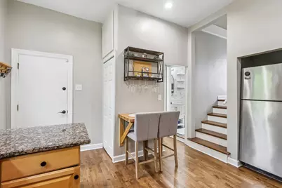 2105 W Barry Avenue #2, Chicago, IL 60618 - Photo 8