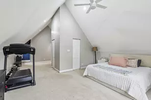 2105 W Barry Ave, Chicago, IL 60618 - Photo 18