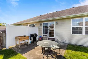 2022 Macon St, Mahomet, IL 61853 - Photo 26