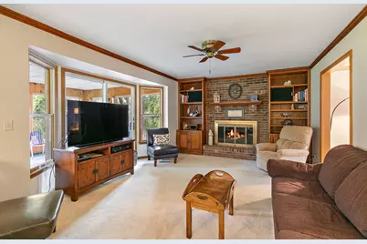 1045 Helen Drive, Algonquin, IL 60102 - Photo 6
