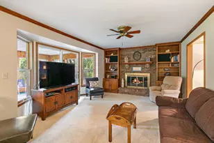 1045 Helen Dr, Algonquin, IL 60102 - Photo 6