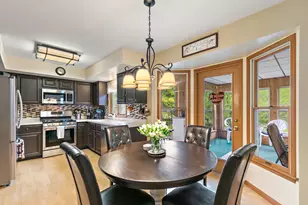 1045 Helen Dr, Algonquin, IL 60102 - Photo 8