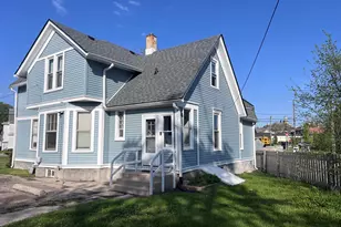 317 Lake Ave, Woodstock, IL 60098 - Photo 2