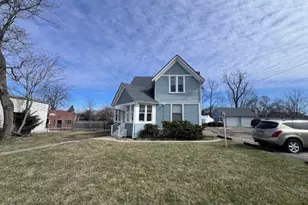 317 Lake Ave, Woodstock, IL 60098 - Photo 1