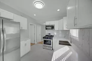 629 E 154th St, Phoenix, IL 60426 - Photo 2