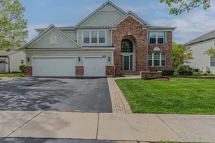 1575 McClellan Dr, Lindenhurst, IL 60046 - Photo 1