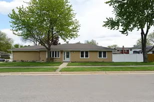 985 Idaho St, Carol Stream, IL 60188 - Photo 2