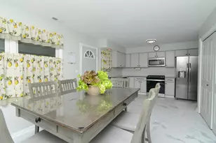 985 Idaho St, Carol Stream, IL 60188 - Photo 6