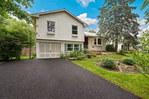 828 Tamms Ln, Bolingbrook, IL 60440 - Photo 2