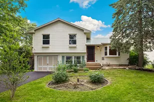 828 Tamms Ln, Bolingbrook, IL 60440 - Photo 1