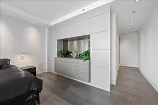180 E Pearson St, Chicago, IL 60611 - Photo 16