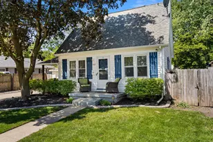 1407 N Walnut St, Champaign, IL 61820 - Photo 2