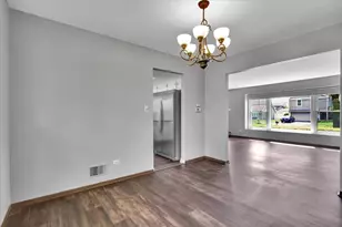 940 French Dr, Mundelein, IL 60060 - Photo 8