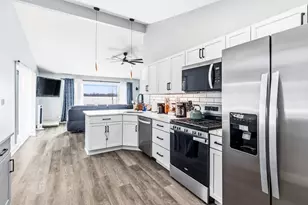 28576 N Parkview Dr, Island Lake, IL 60042 - Photo 8