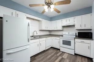 159 W Elk Trail, Carol Stream, IL 60188 - Photo 2