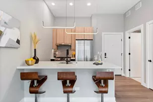 3217 N Clark St, Chicago, IL 60657 - Photo 2