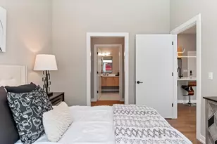 3217 N Clark St, Chicago, IL 60657 - Photo 10