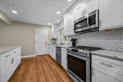 325 Hemlock Lane, Naperville, IL 60540 - Photo 6