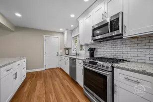 325 Hemlock Ln, Naperville, IL 60540 - Photo 6