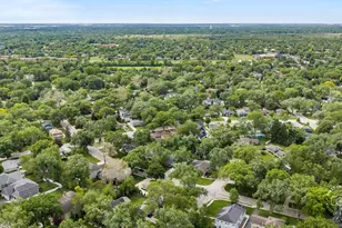 325 Hemlock Ln, Naperville, IL 60540 - Photo 38