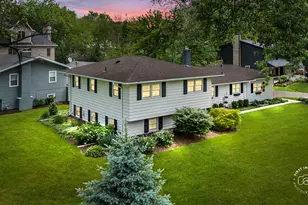 325 Hemlock Ln, Naperville, IL 60540 - Photo 2