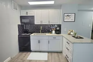 2610 W Balmoral Ave, Chicago, IL 60625 - Photo 8