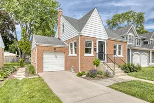 948 N Salem Ave, Arlington Heights, IL 60004 - Photo 1