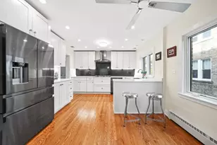 2545 W Lunt Ave, Chicago, IL 60645 - Photo 2