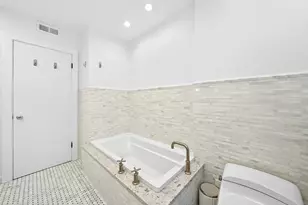 2545 W Lunt Ave, Chicago, IL 60645 - Photo 10