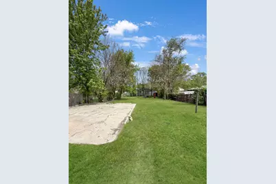 922 E Shawnee Street, Freeport, IL 61032 - Photo 2