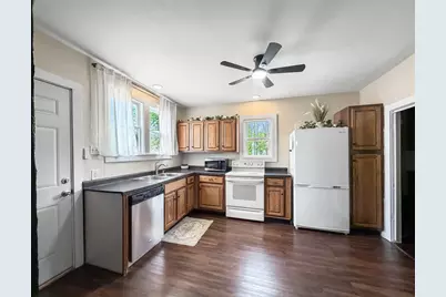 922 E Shawnee Street, Freeport, IL 61032 - Photo 4