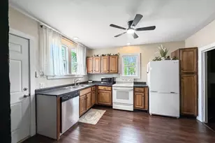 922 E Shawnee St, Freeport, IL 61032 - Photo 4