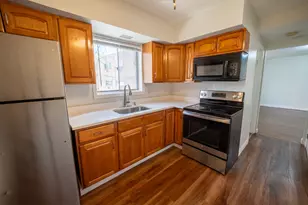 6911 N Ridge Blvd, Chicago, IL 60645 - Photo 10