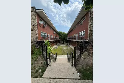6911 N Ridge Boulevard, Chicago, IL 60645 - Photo 1