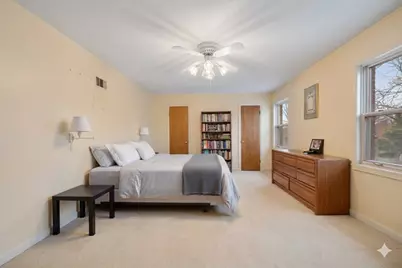 2709 W Sherwin Avenue, Chicago, IL 60645 - Photo 12