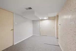 2709 W Sherwin Ave, Chicago, IL 60645 - Photo 18