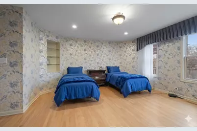 2709 W Sherwin Avenue, Chicago, IL 60645 - Photo 10