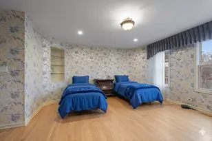 2709 W Sherwin Ave, Chicago, IL 60645 - Photo 10