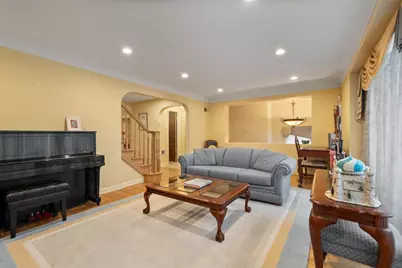 2709 W Sherwin Avenue, Chicago, IL 60645 - Photo 2