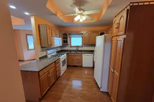 312 Kain St, Ottawa, IL 61350 - Photo 2