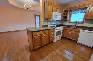 312 Kain St, Ottawa, IL 61350 - Photo 4