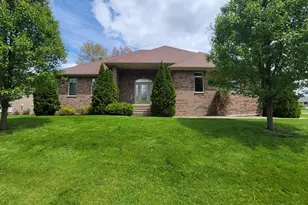312 Kain St, Ottawa, IL 61350 - Photo 1