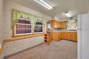 627 E Main St, Morris, IL 60450 - Photo 10
