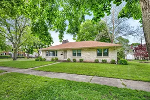 627 E Main St, Morris, IL 60450 - Photo 2
