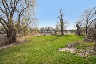 27884 W Riverside Dr, Antioch, IL 60002 - Photo 32